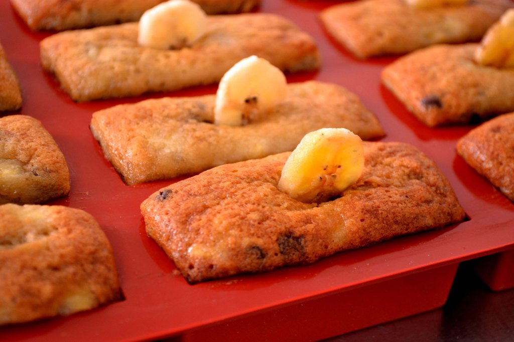 Banana bread minis in pan