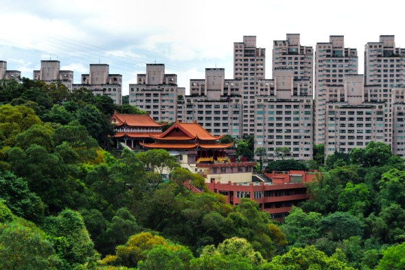 Temple near Jinlong Lake