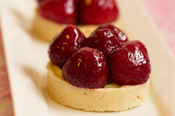 white chocolate strawberry tarts