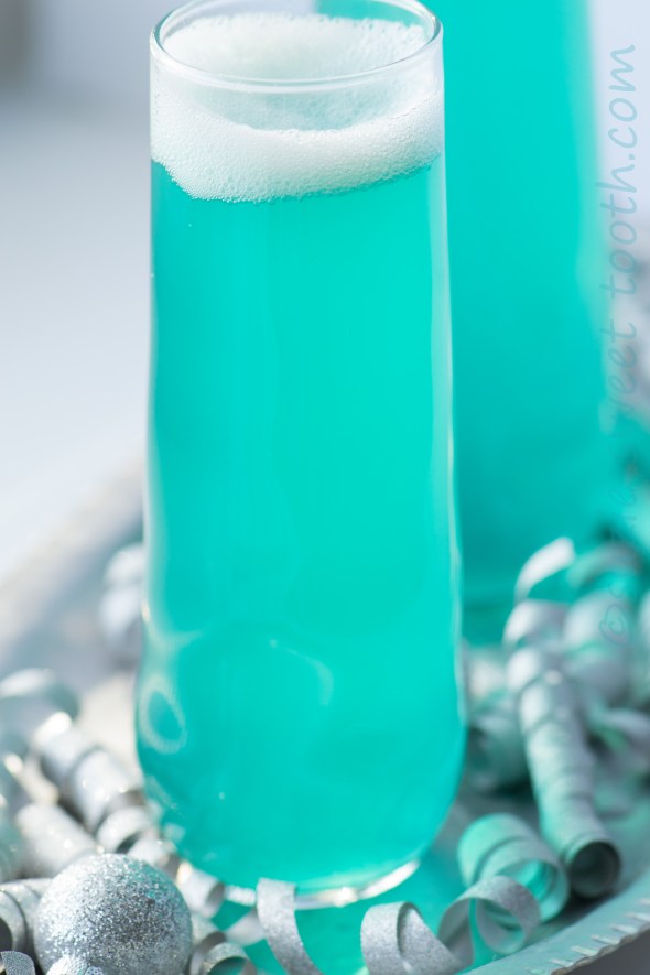 turquoise sip champagne cocktail